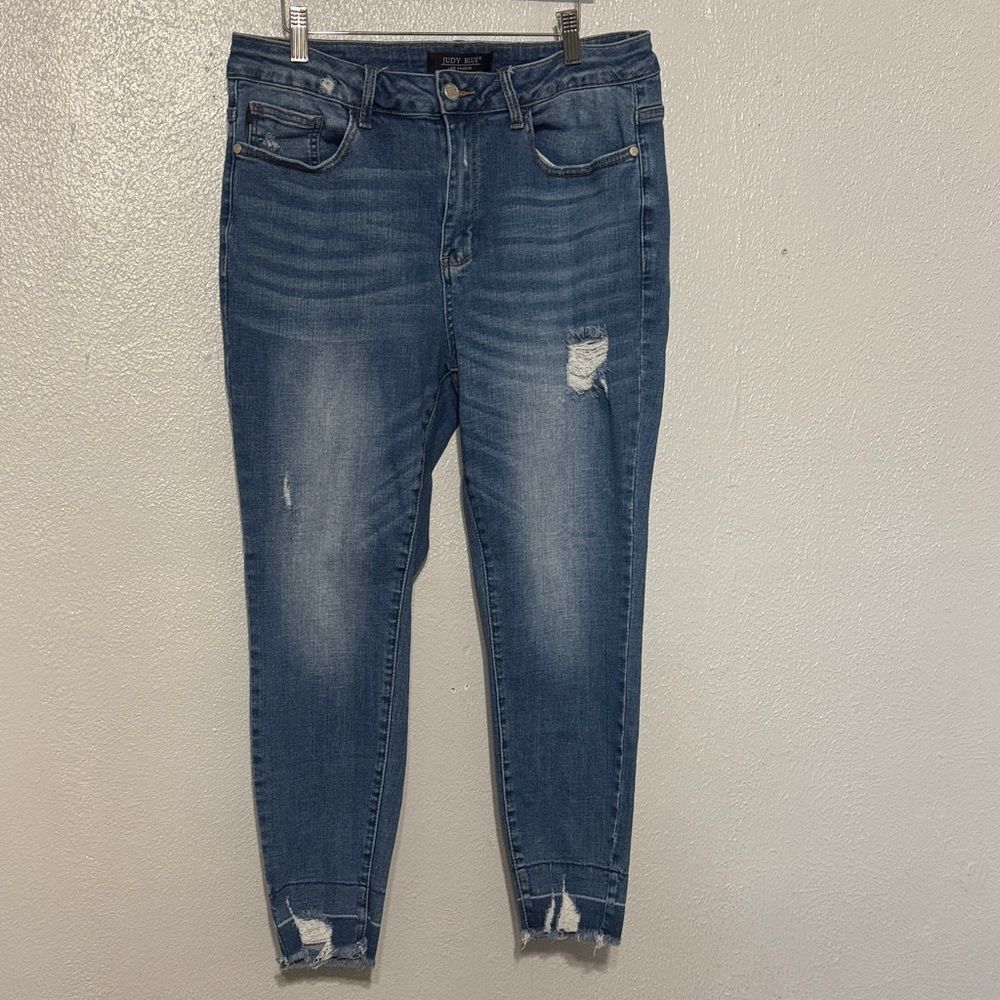 Judy Blue 16W Skinny Fit Distressed Denim Jeans Medium Wash Ripped Frayed Ankle
